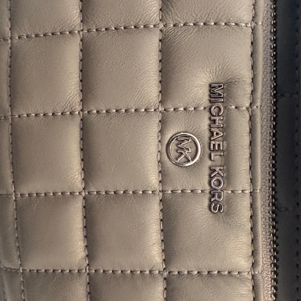 Michael Kors Silver Quilted Crossbody Bag - Picture 2 of 10